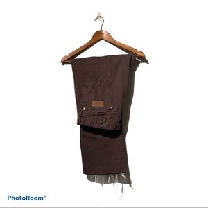 WRANGLER brown jean.